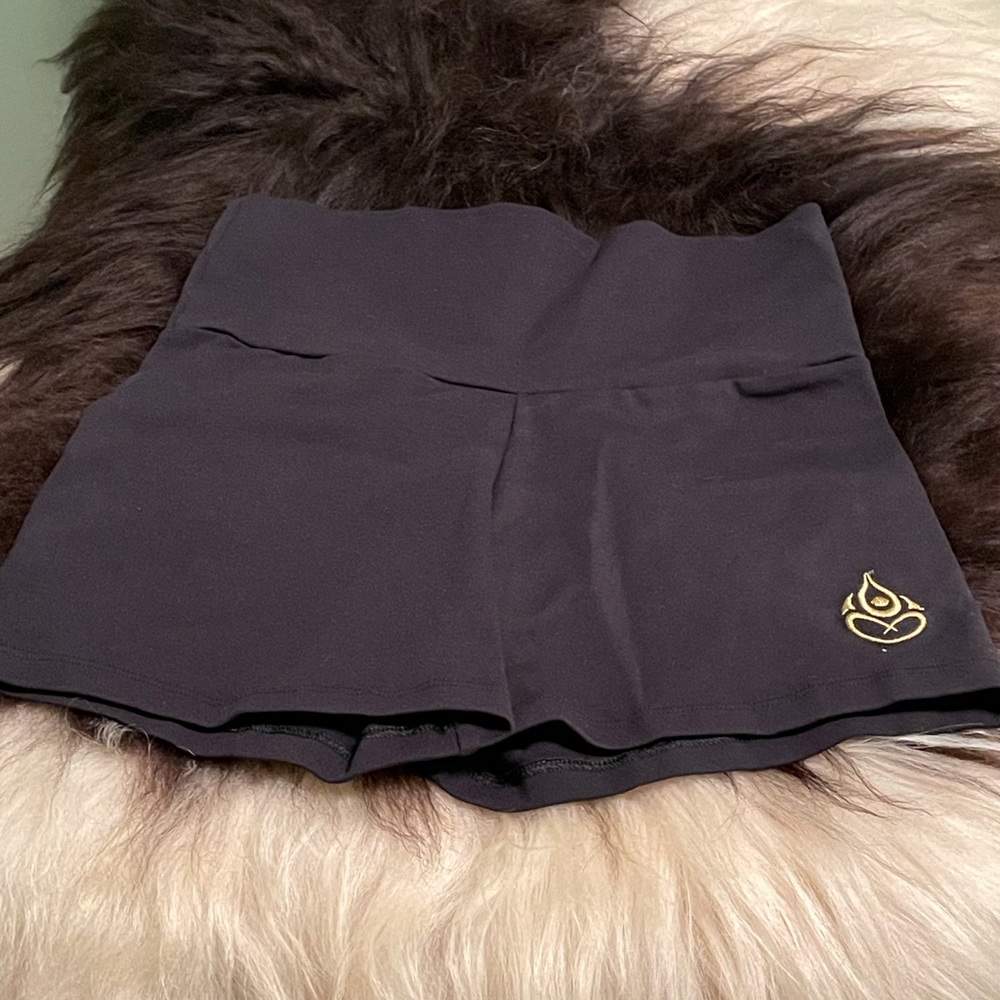 Shakti yoga shorts